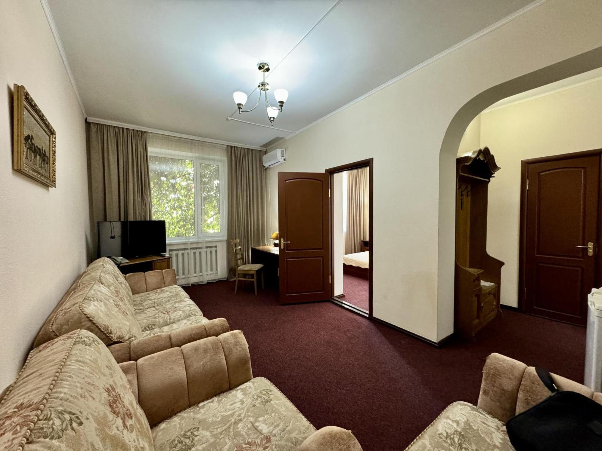 Hotel Zhambyl Taras Exterior foto