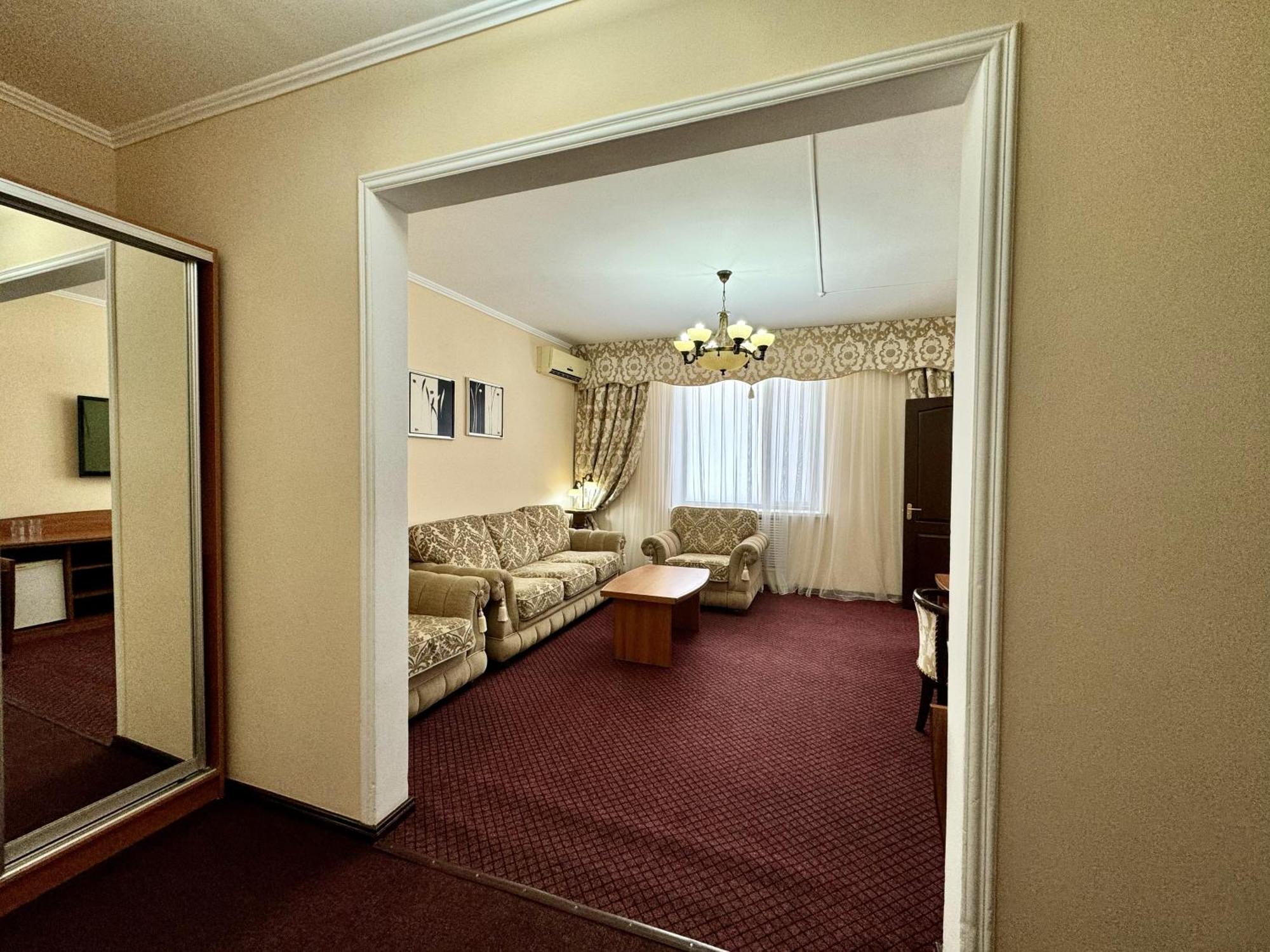 Hotel Zhambyl Taras Exterior foto