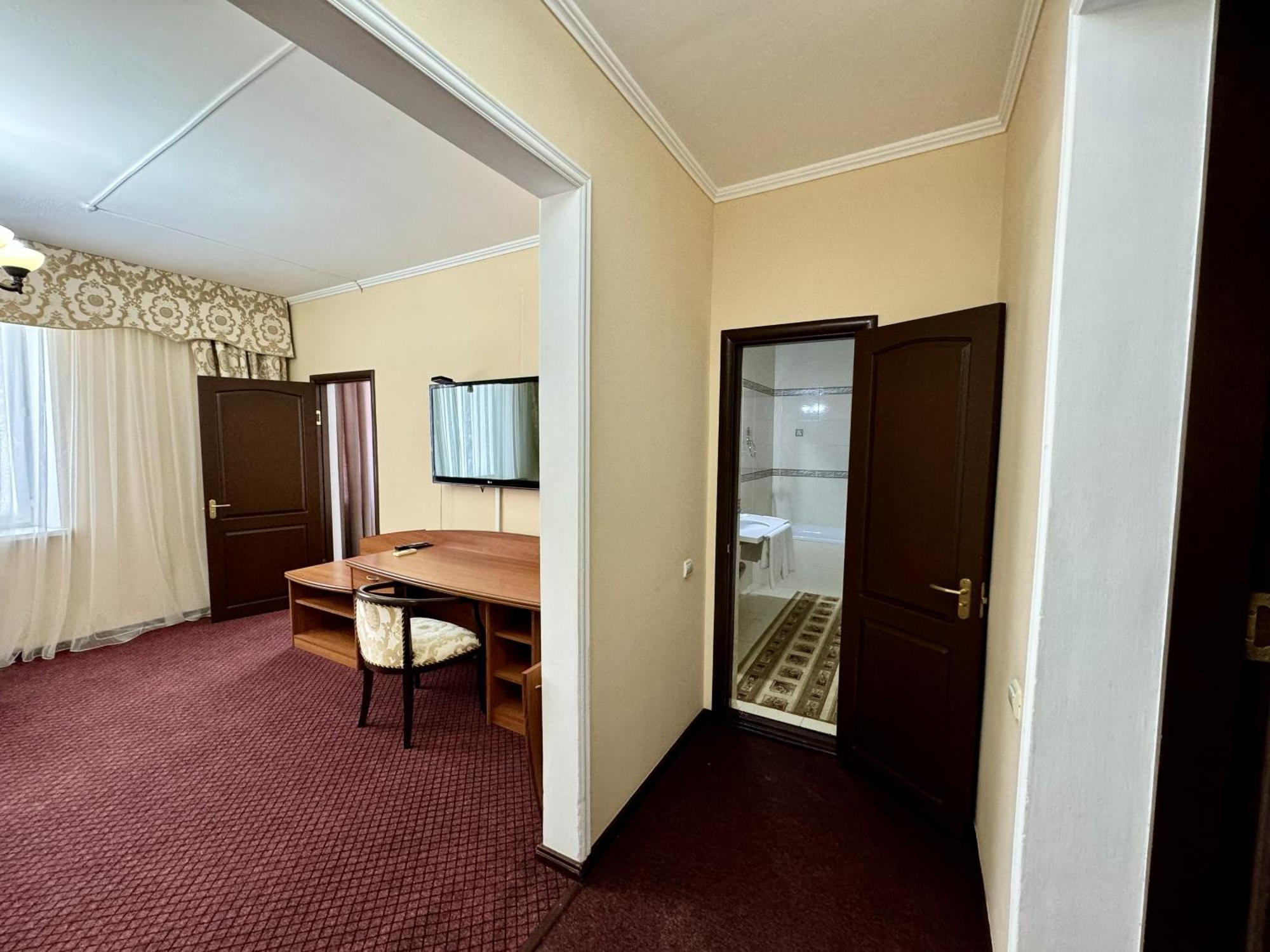 Hotel Zhambyl Taras Exterior foto