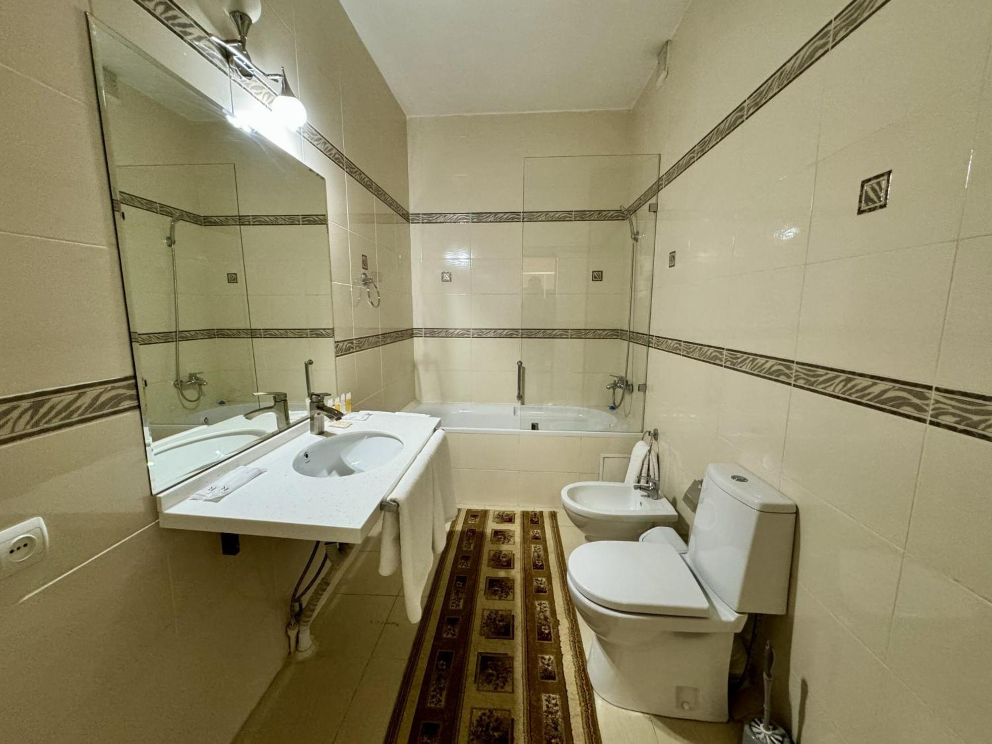 Hotel Zhambyl Taras Exterior foto
