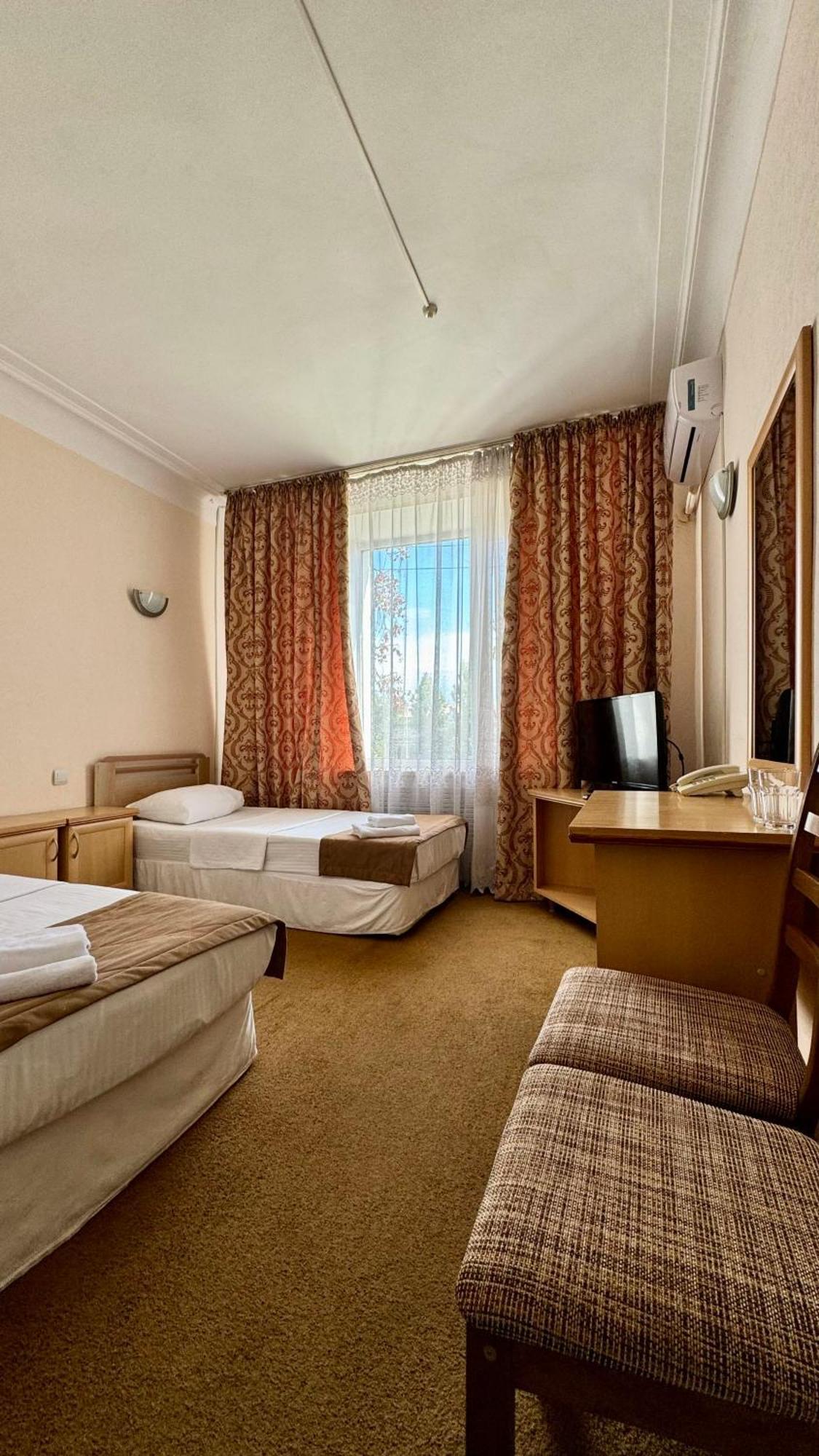 Hotel Zhambyl Taras Exterior foto