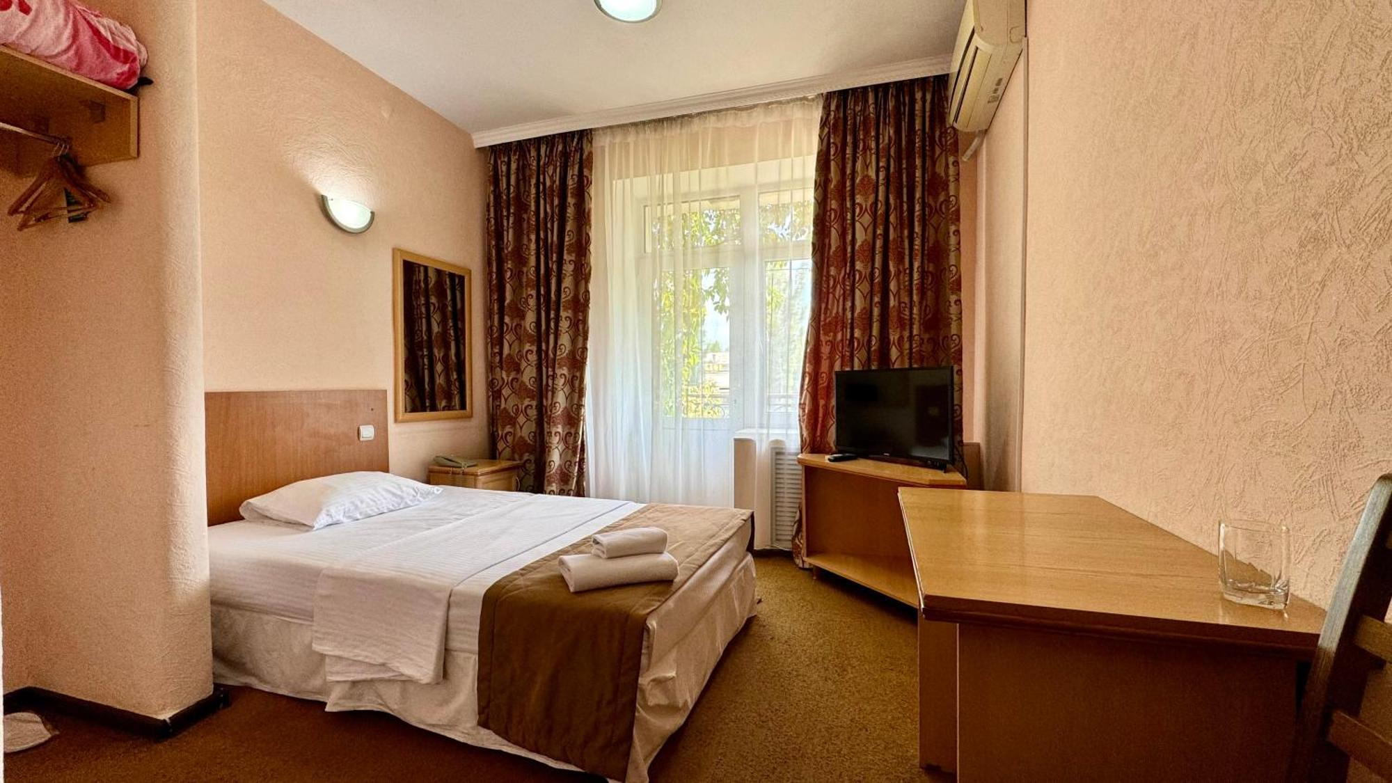 Hotel Zhambyl Taras Exterior foto