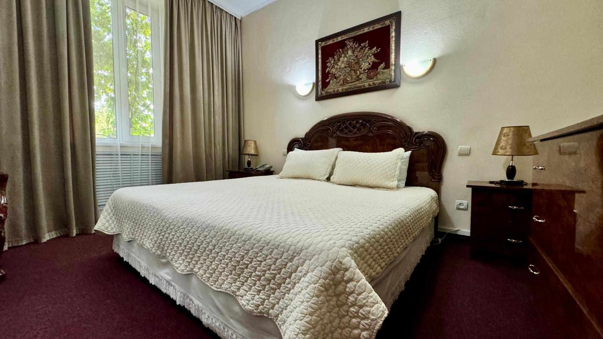 Hotel Zhambyl Taras Exterior foto
